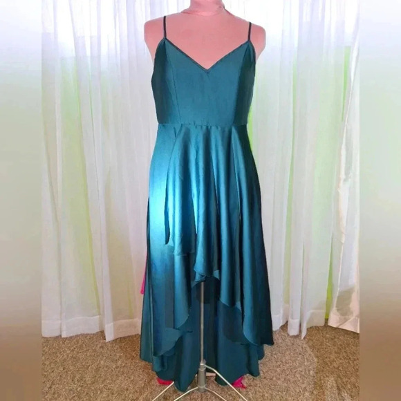 Green satin  dress - Picture 1 of 5
